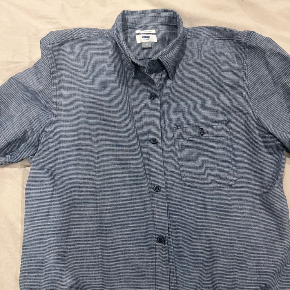 Men. Medium. Old Navy collar Shirt.